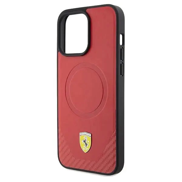 Кейс Ferrari Carbon Metal Logo MagSafe за iPhone 15