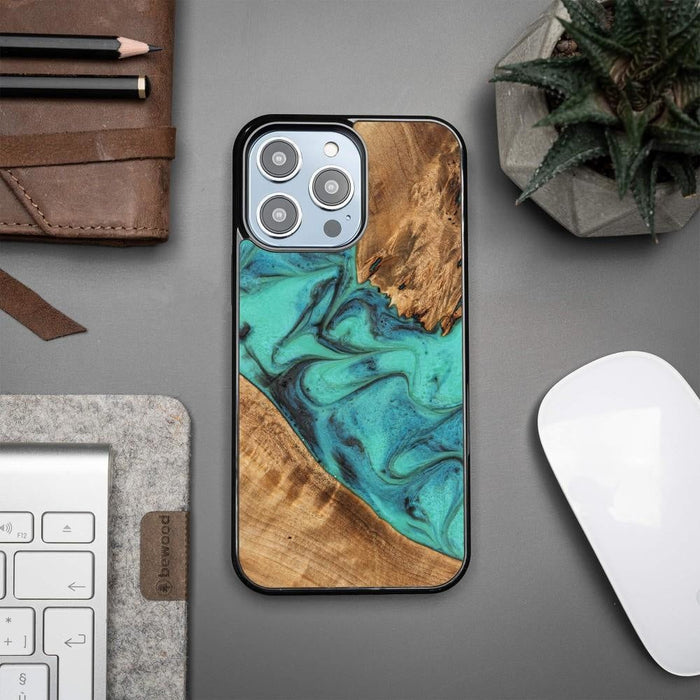 Кейс от дърво и смола Bewood Unique Turquoise за iPhone 15