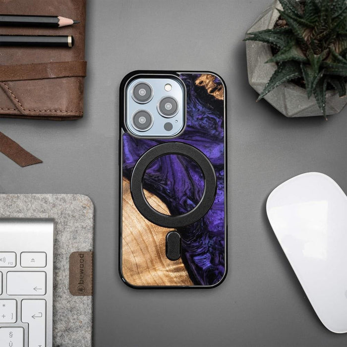 Кейс от дърво и смола Bewood Unique Violet MagSafe за iPhone